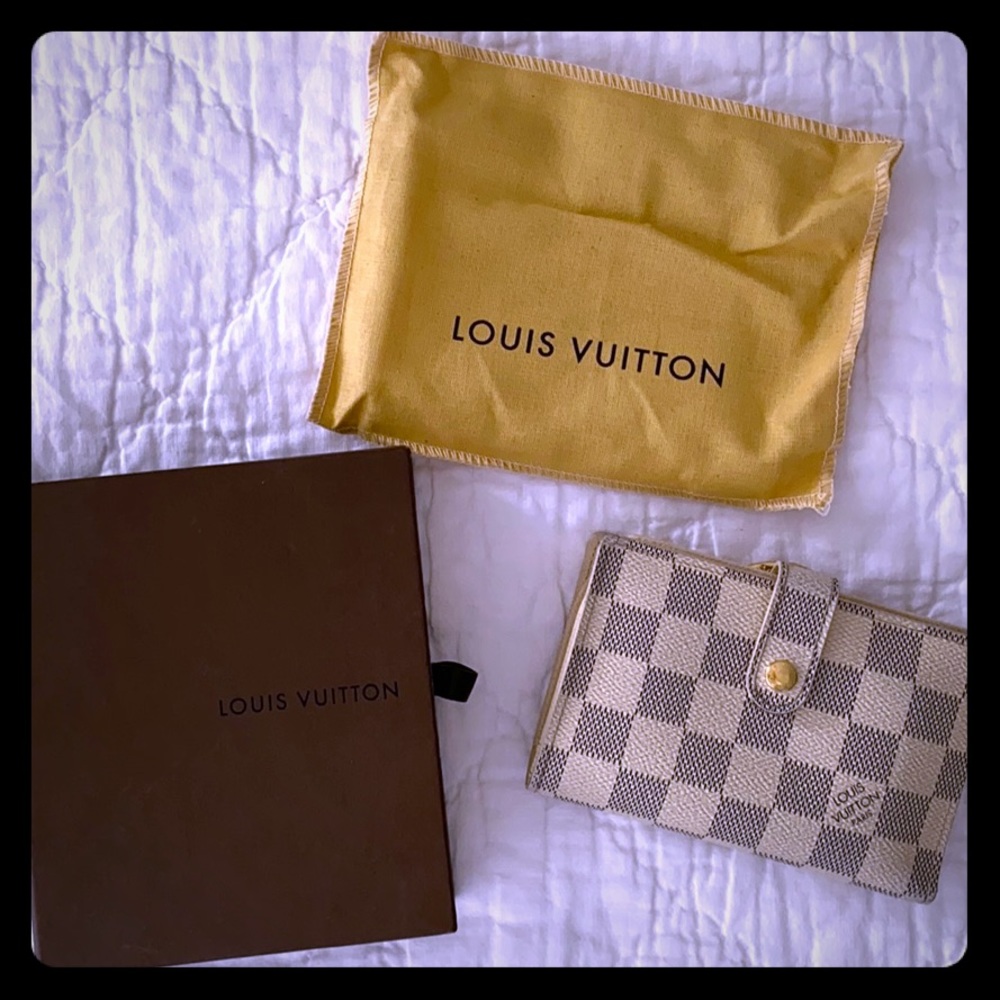 Auth. Louis Vuitton White/Blue checkered wallet
